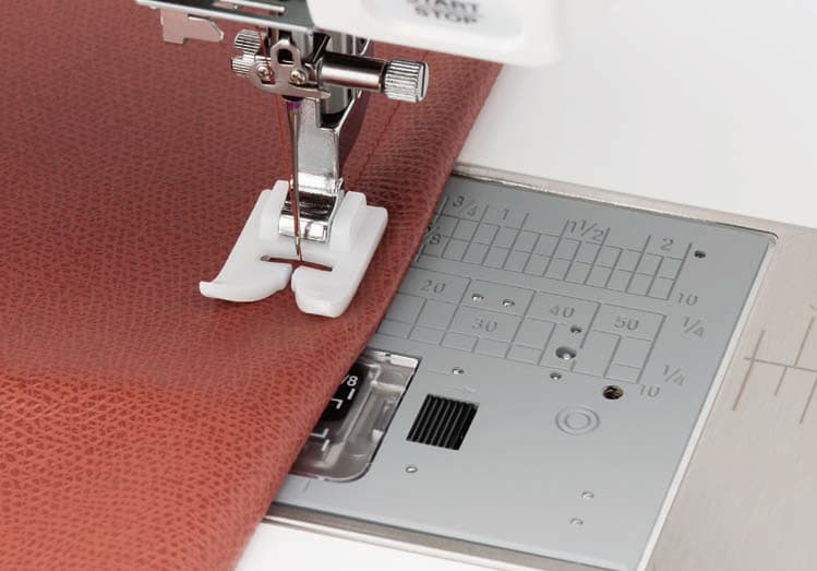 Скользящая игольная пластина и тефлоновая лапка (для машин с шириной строчки 9мм) - №1