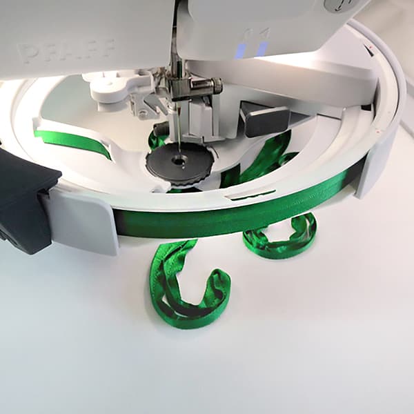 Устройство для вышивания лентами