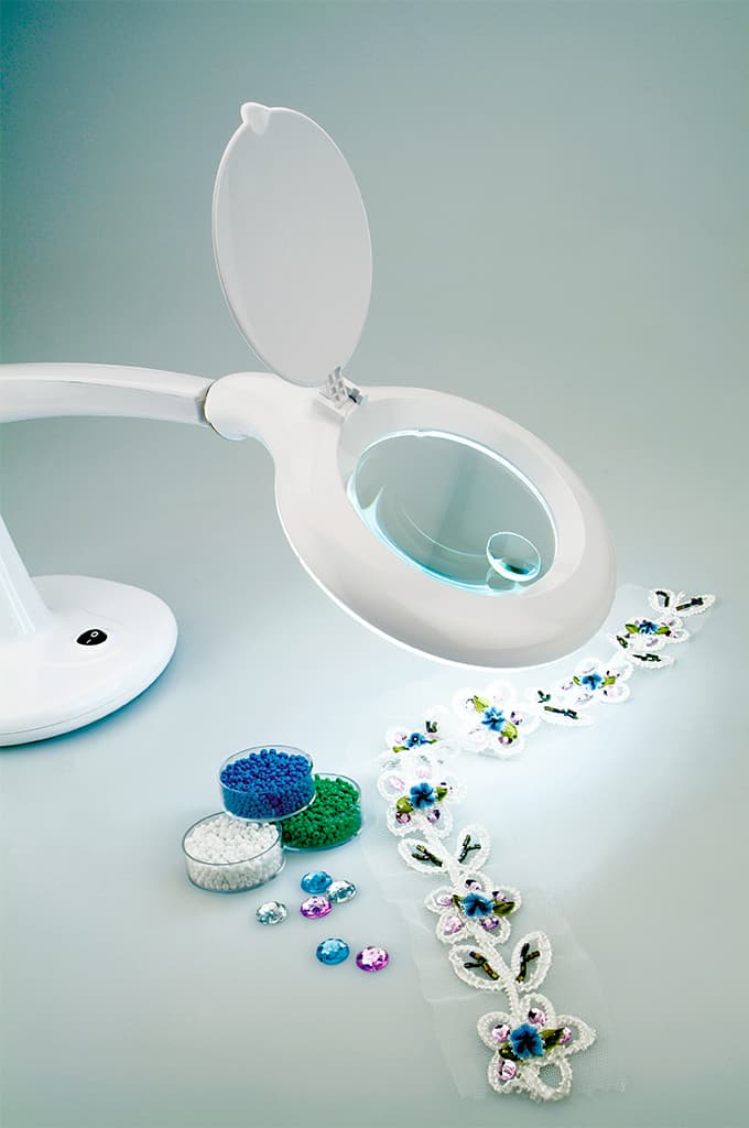 Лупа с подсветкой на подставке - №1