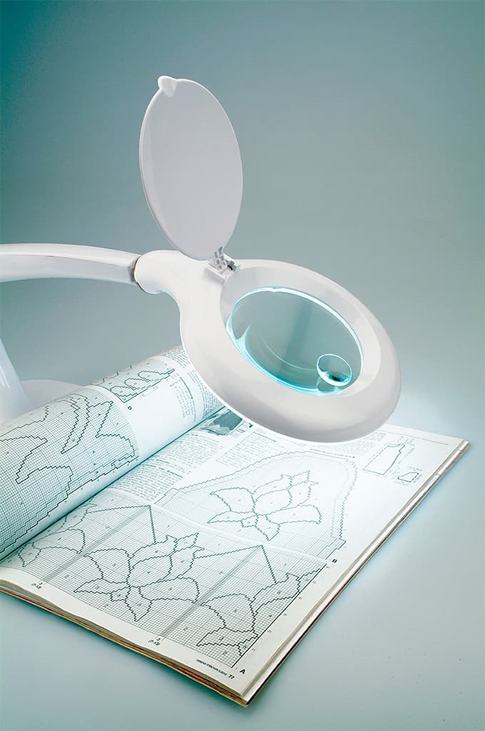 Лупа с подсветкой на подставке - №2