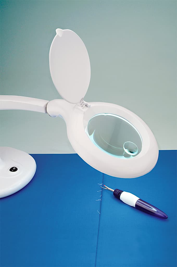 Лупа с подсветкой на подставке - №3