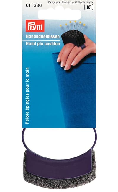 Игольница на кисть руки, пластик