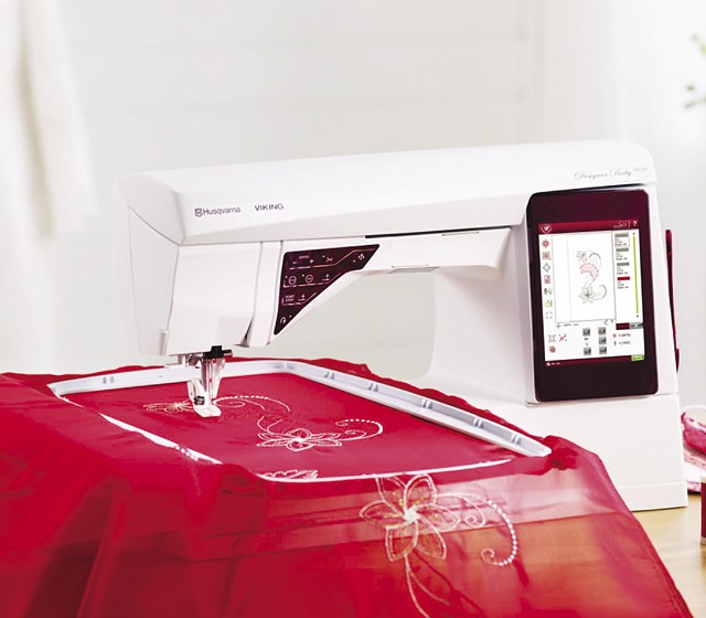 Husqvarna Designer Ruby Deluxe Швейно-вышивальная машина