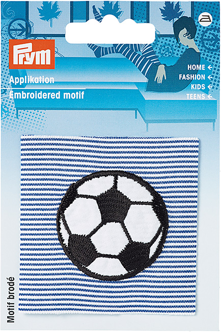 Аппликация Футбольный мяч на сине-белой ткани 