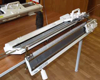 Silver Reed SK-270/FRP 70 Двухфонтурная перфокарточная вязальная машина 7 класса