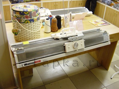 Silver Reed SK830/FRP70 Двухфонтурная компьютерная вязальная машина 7 класса